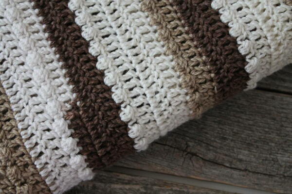 Dainty Dot Crochet Baby Blanket Pattern 