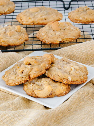 Salty-sweet Cashew Cookies