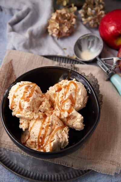 Creamy Apple Crisp Ice Cream With Cinnamon Apples And Oat Crumble