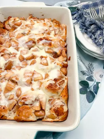 Pillsbury Cinnamon Rolls With Fresh Apples
