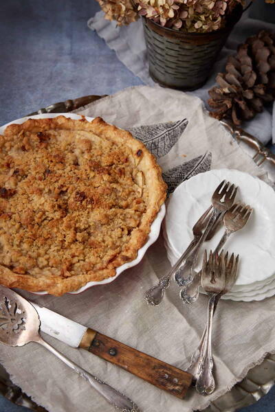 Old-fashioned Dutch Apple Pie With A Walnut Crumble