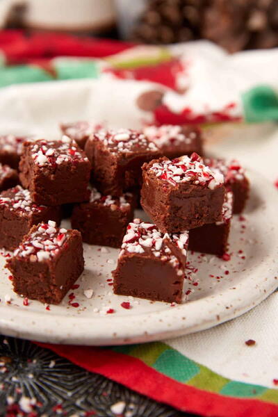 Easy Peppermint Fudge Topped With Crushed Candy Canes
