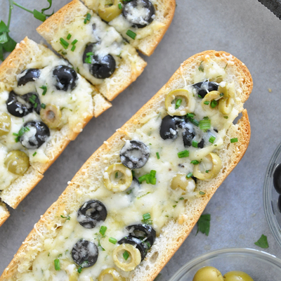 Garlicky Olive Cheese Bread | Crazy Delicious & Easy To Make