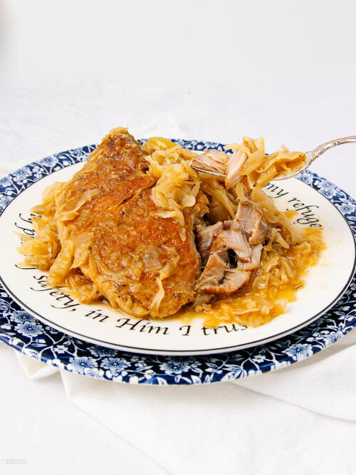 Slow Cooker Pork Chops And Sauerkraut With Gravy