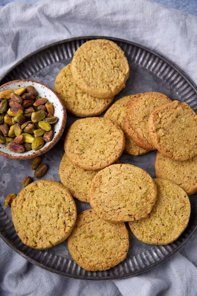  Crisp And Buttery Pistachio Shortbread Cookies
