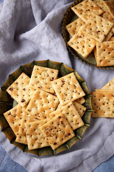 Spicy Ranch Crackers Made With Saltines