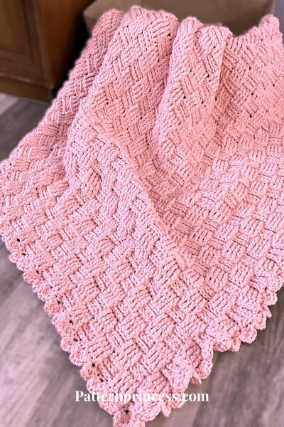 Blush Glam Crochet Blanket With Chunky Yarn Pattern