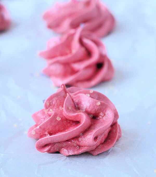 Red Velvet Meringues