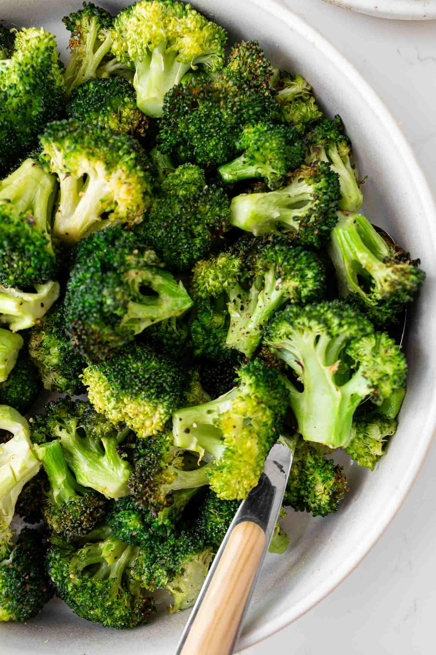 Air Fryer Broccoli | RecipeLion.com