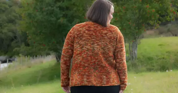 Easy Raglan Crochet Cardigan – Free Crochet Pattern