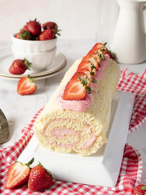 Gluten-free Strawberry Roll