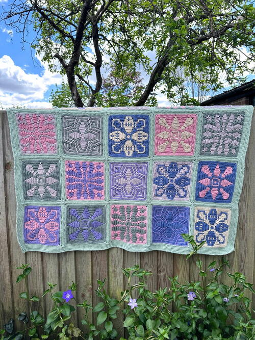 Blooming Tiles Blanket