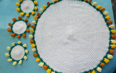 Tulip Blanket & Coaster Set-fee Pattern