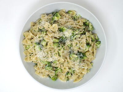 Broccoli Caesar Pasta Salad With Greek Yogurt Dressing