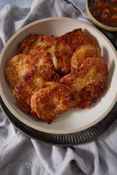 Buttermilk Fried Green Tomatoes With A Crispy Cornmeal Crust