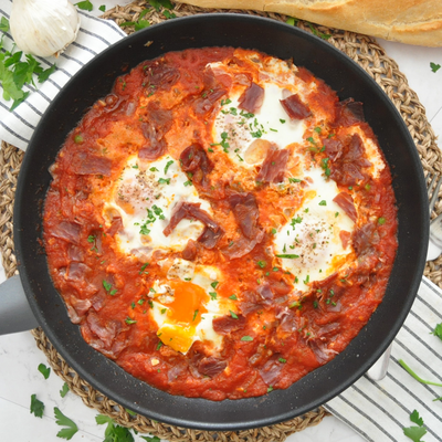 Spanish Ham & Eggs | Huevos Al Plato Con Jamón Y Tomate