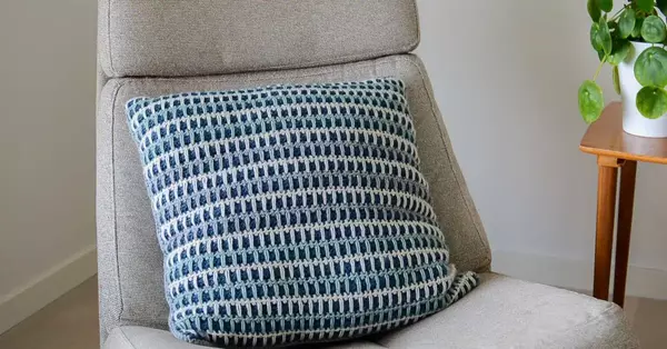 Spikes And Stripes Pillow Cover – Free Crochet Pattern