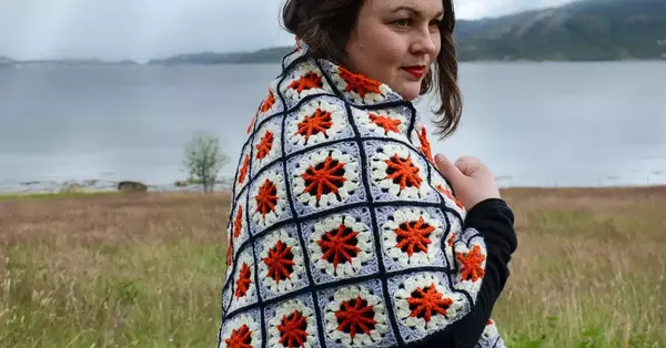 Ferris Wheel Granny Square Shawl – Free Crochet Pattern