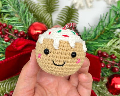 Free Amigurumi Crochet Gingerbread Man Ornament Pattern