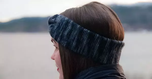 Slip Stitch Twist Headband – Free Crochet Pattern