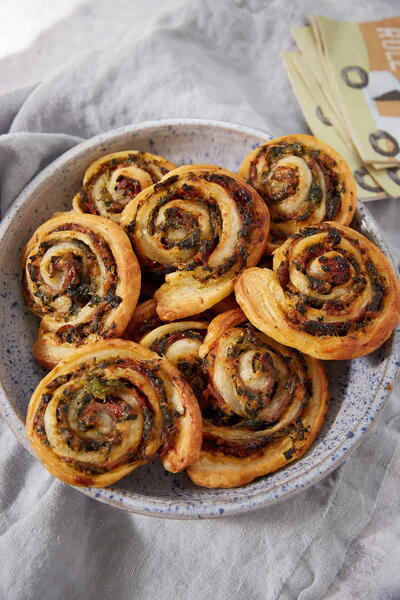 Puff Pastry Pinwheels With Spinach And Prosciutto