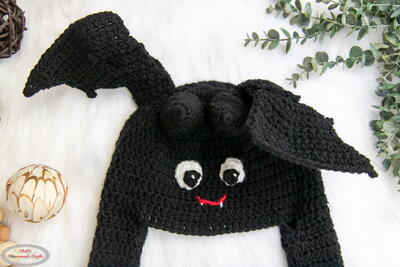 Moving Bat Hat