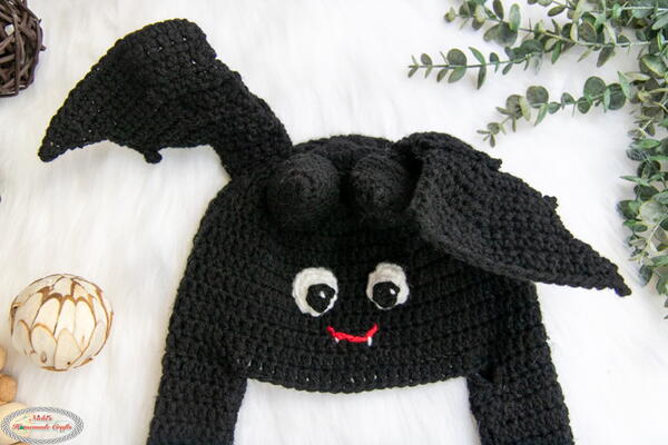 Moving Bat Hat